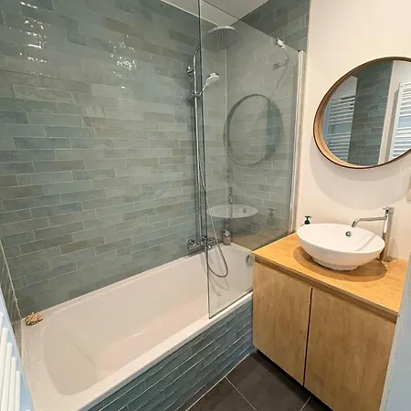 Cosy Penthouse With Balcony In Center 公寓 *